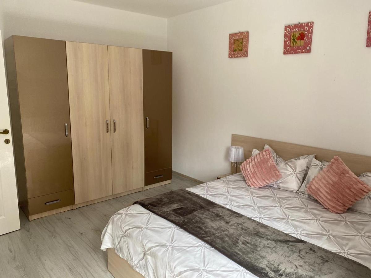 Rebeca Apartament Lugoj Eksteriør billede